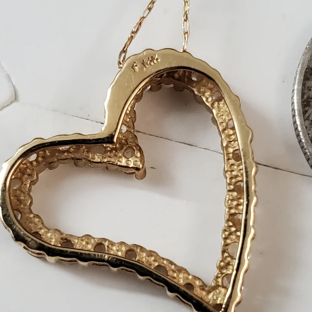 Watch Video / 14K Gold Heart Pendant Necklace
